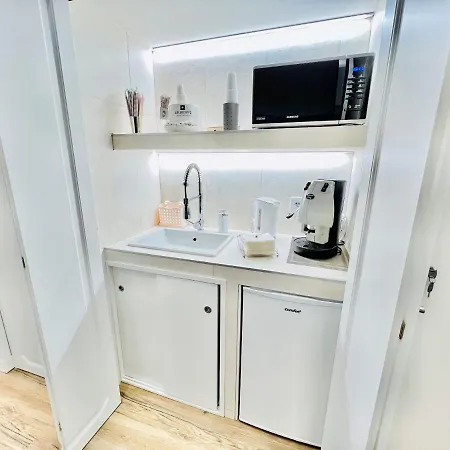 La Storia E Il Mare Di Nápoles