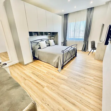 La Storia E Il Mare Di Napels